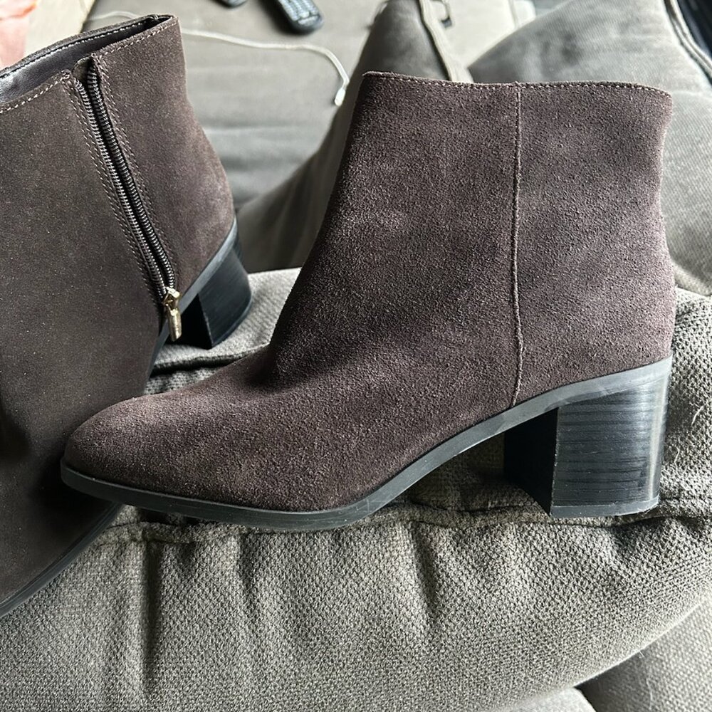 Vince Camuto Chocolate Brown Suede Booties size 10